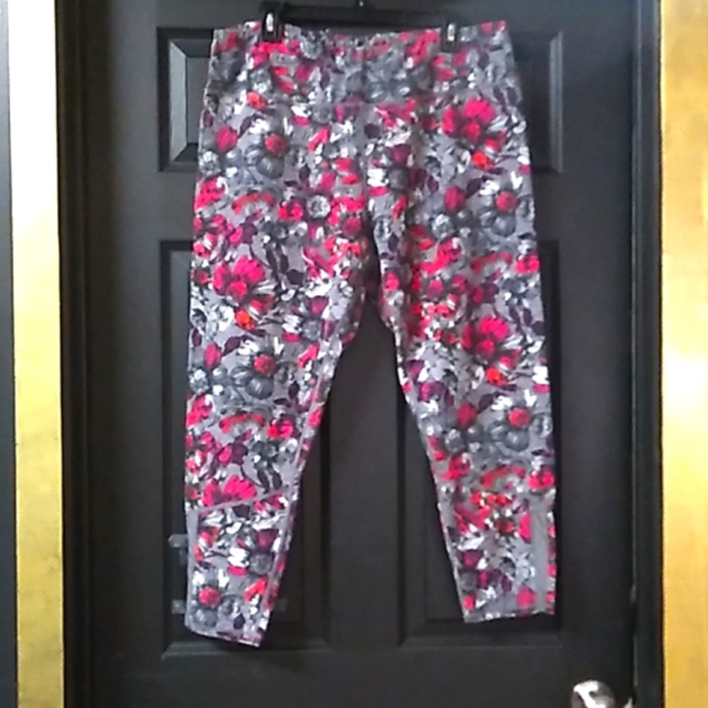 Really cute women's athletic pants